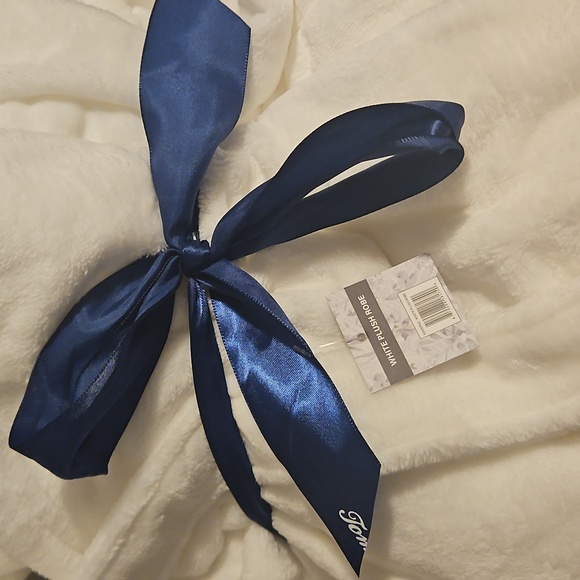 Tommy Bahama Robe - Picture 8 of 9